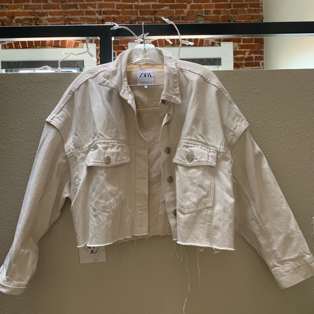 Cropped white denim jacket from Zara